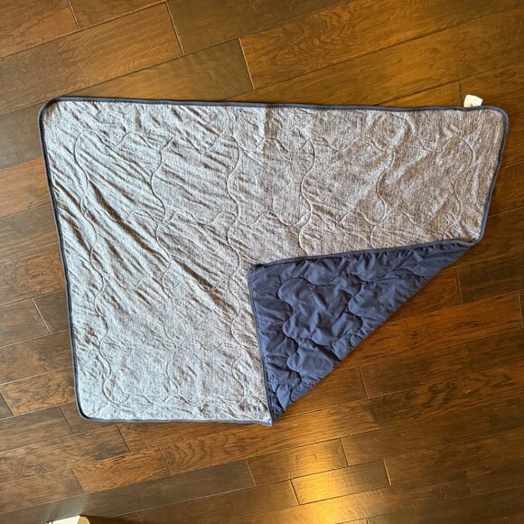 Set of 2 SHARPER IMAGE Cooling Touch Throw Blanket Grey & Blue - Picture 2 of 16